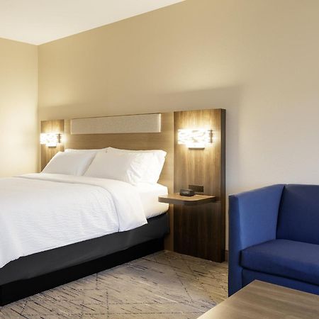 Holiday Inn Express Newton By Ihg Exterior photo
