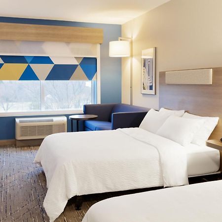 Holiday Inn Express Newton By Ihg Exterior photo
