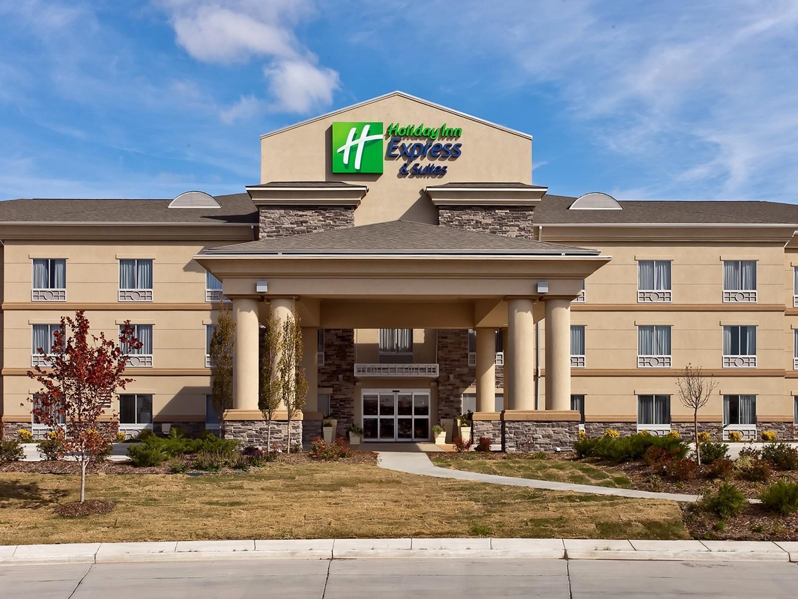 Holiday Inn Express Newton By Ihg Exterior photo