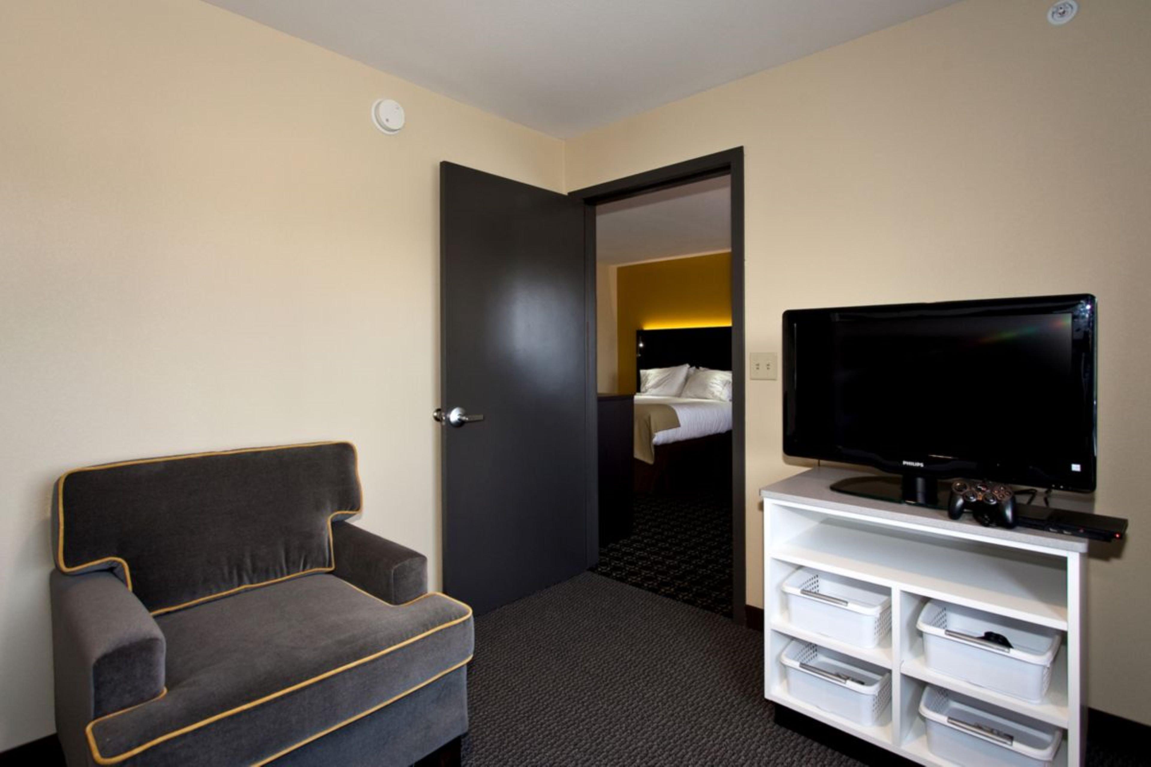 Holiday Inn Express Newton By Ihg Exterior photo