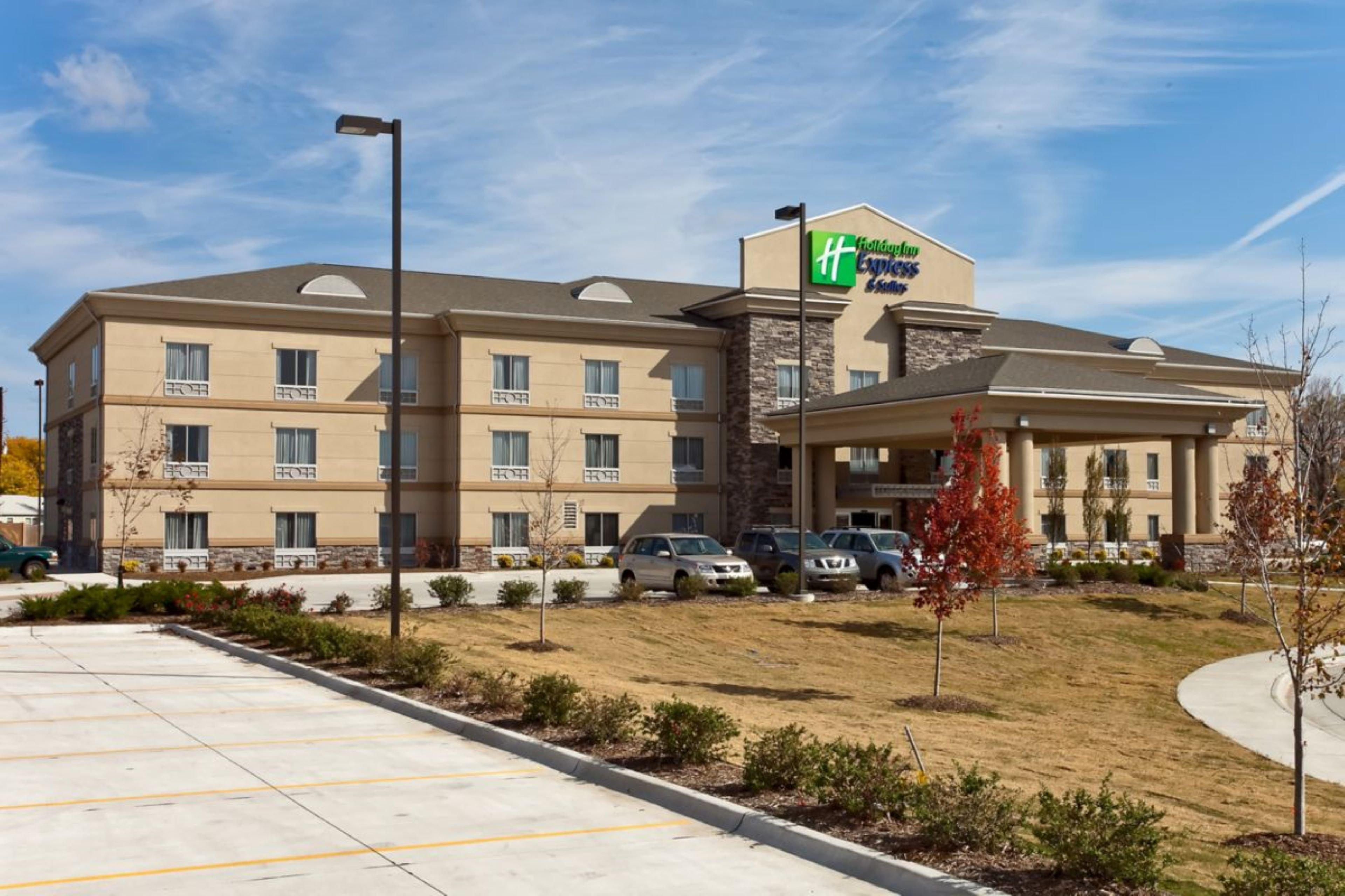 Holiday Inn Express Newton By Ihg Exterior photo