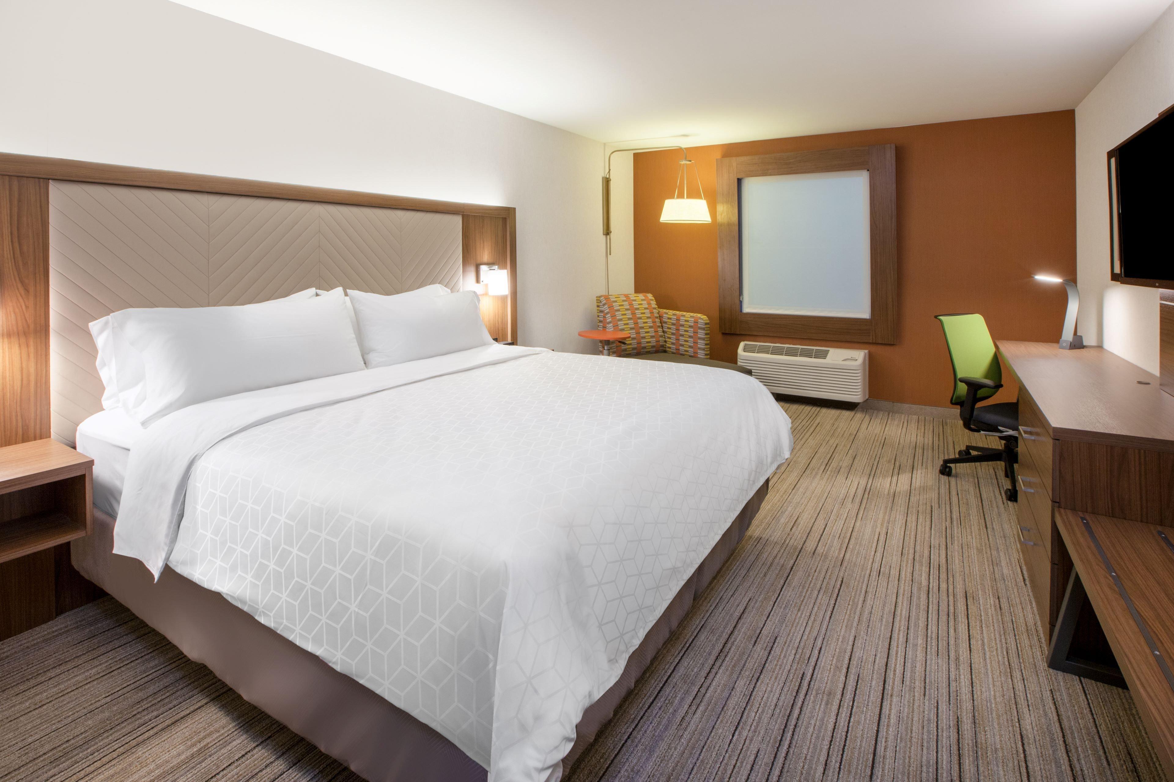 Holiday Inn Express Newton By Ihg Exterior photo