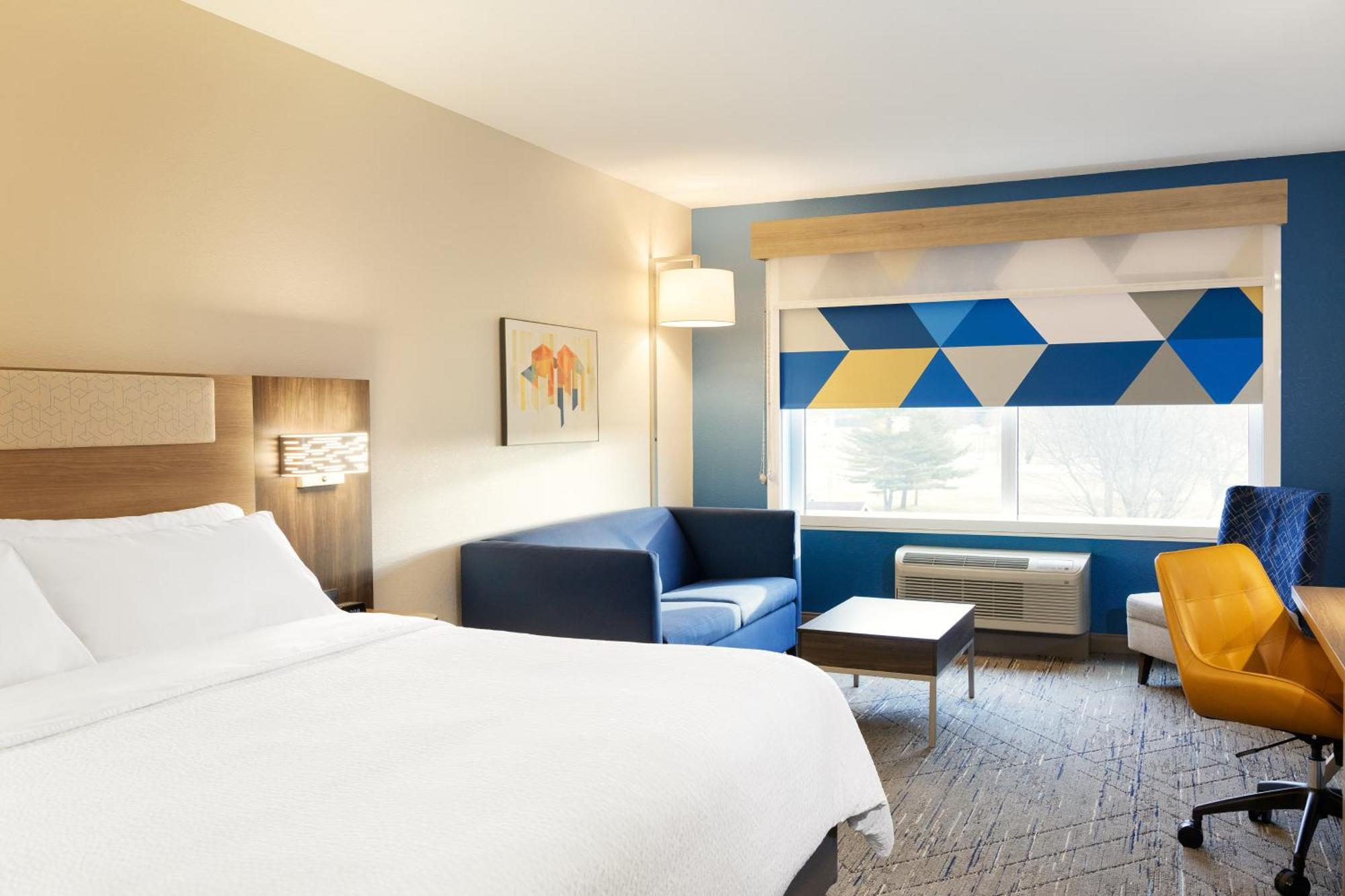 Holiday Inn Express Newton By Ihg Exterior photo