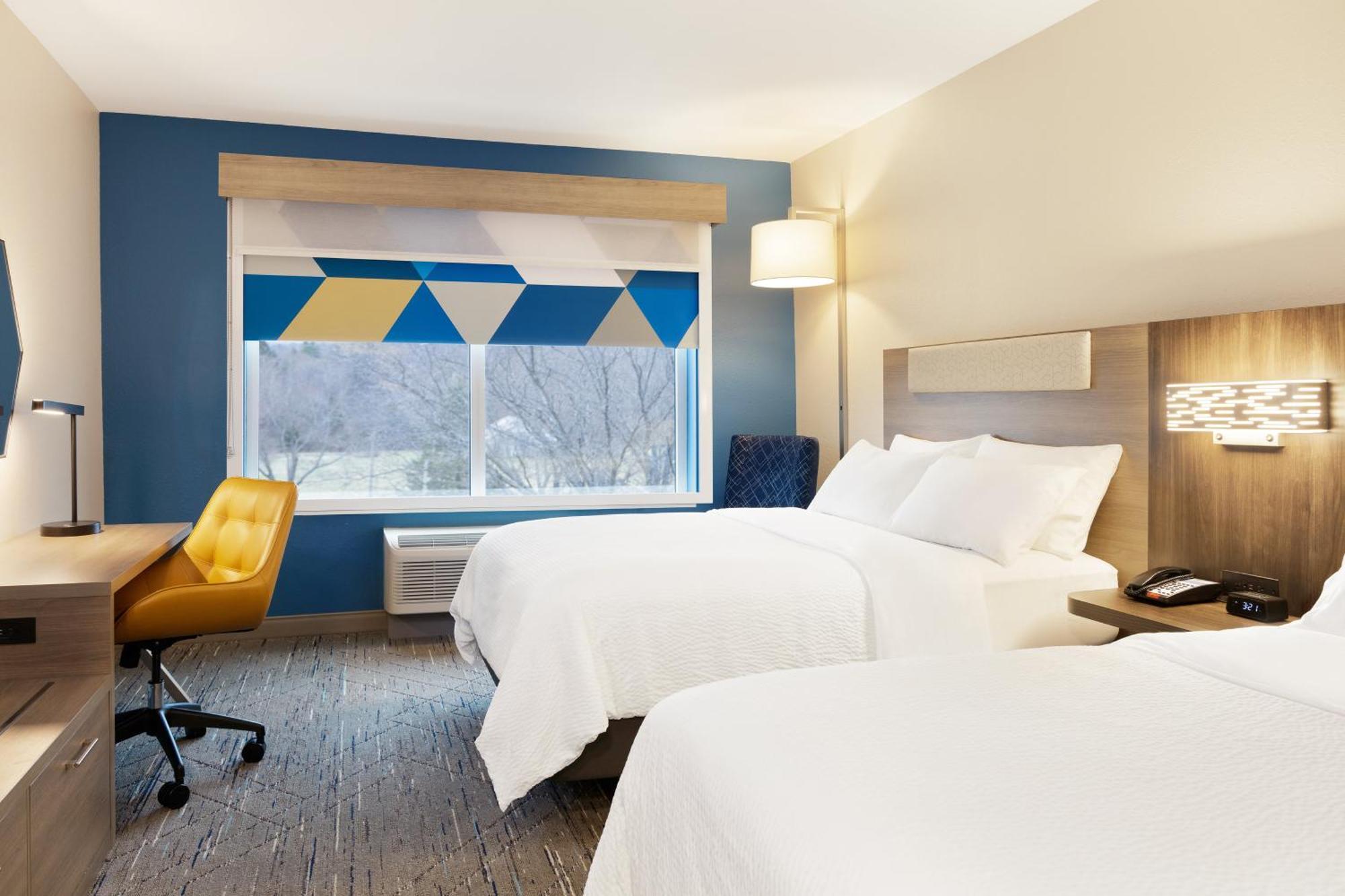 Holiday Inn Express Newton By Ihg Exterior photo