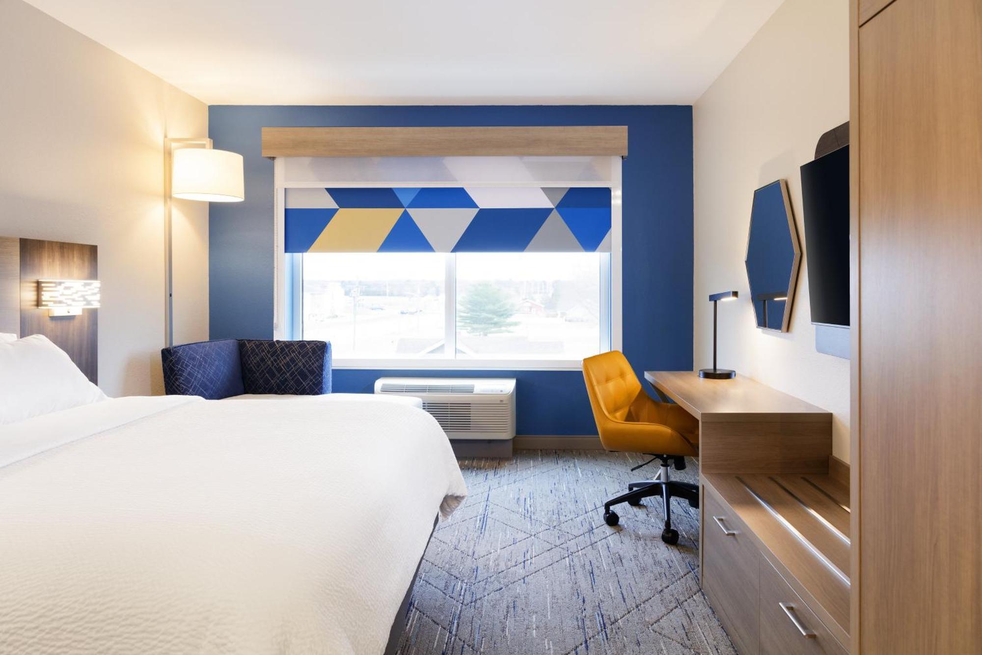 Holiday Inn Express Newton By Ihg Exterior photo
