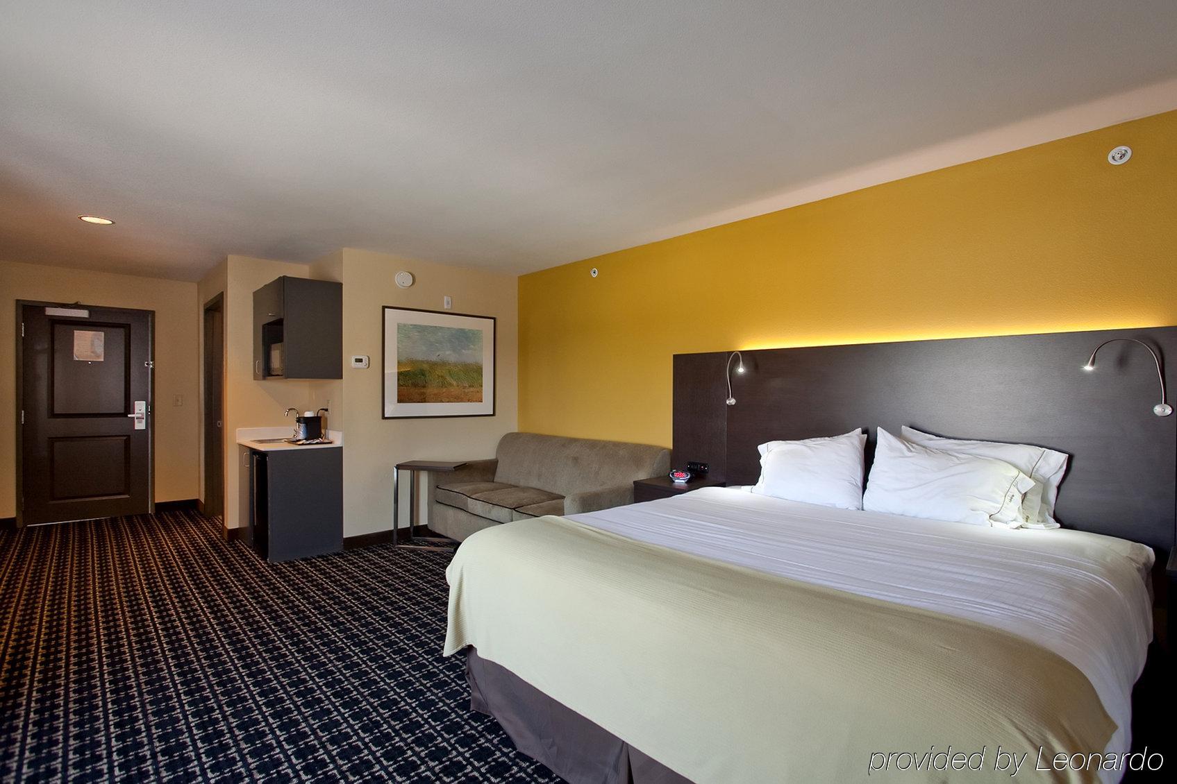Holiday Inn Express Newton By Ihg Room photo