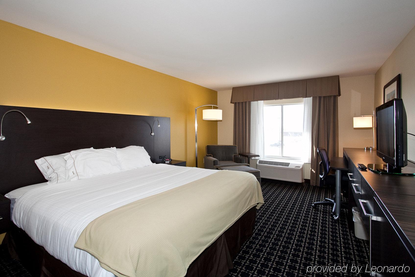 Holiday Inn Express Newton By Ihg Exterior photo