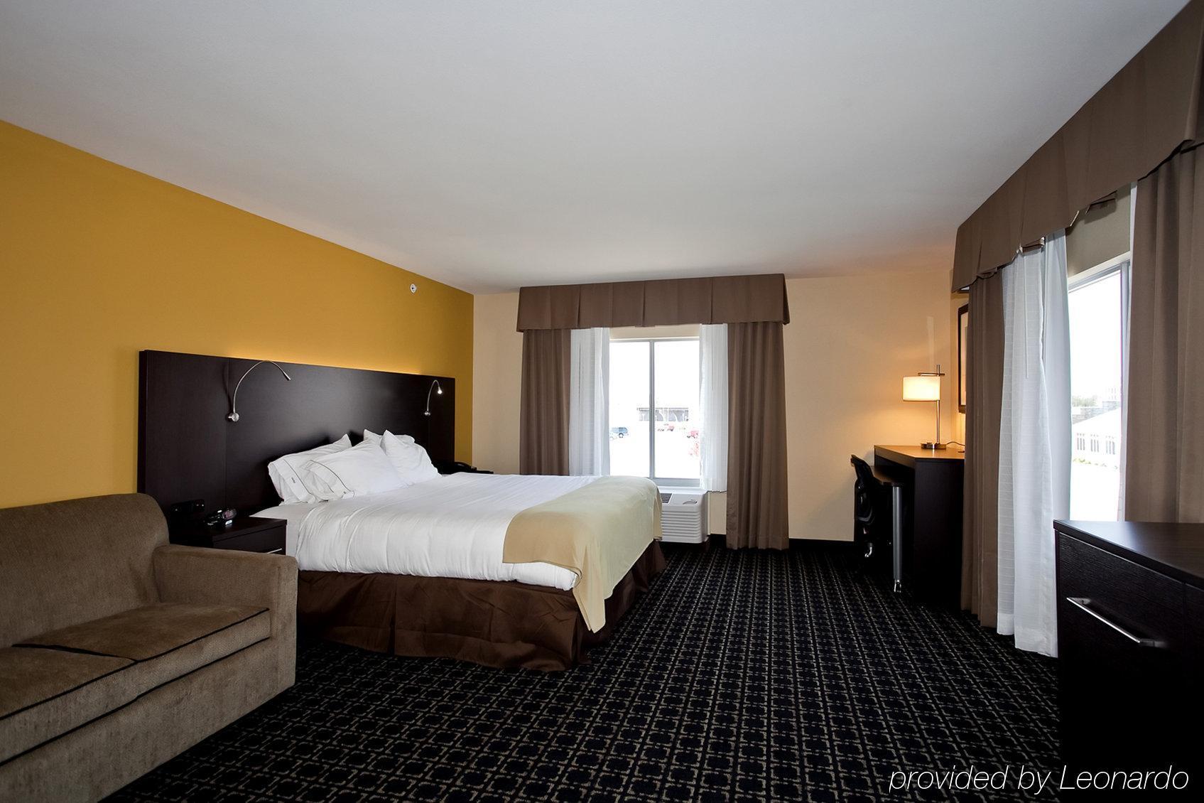 Holiday Inn Express Newton By Ihg Room photo