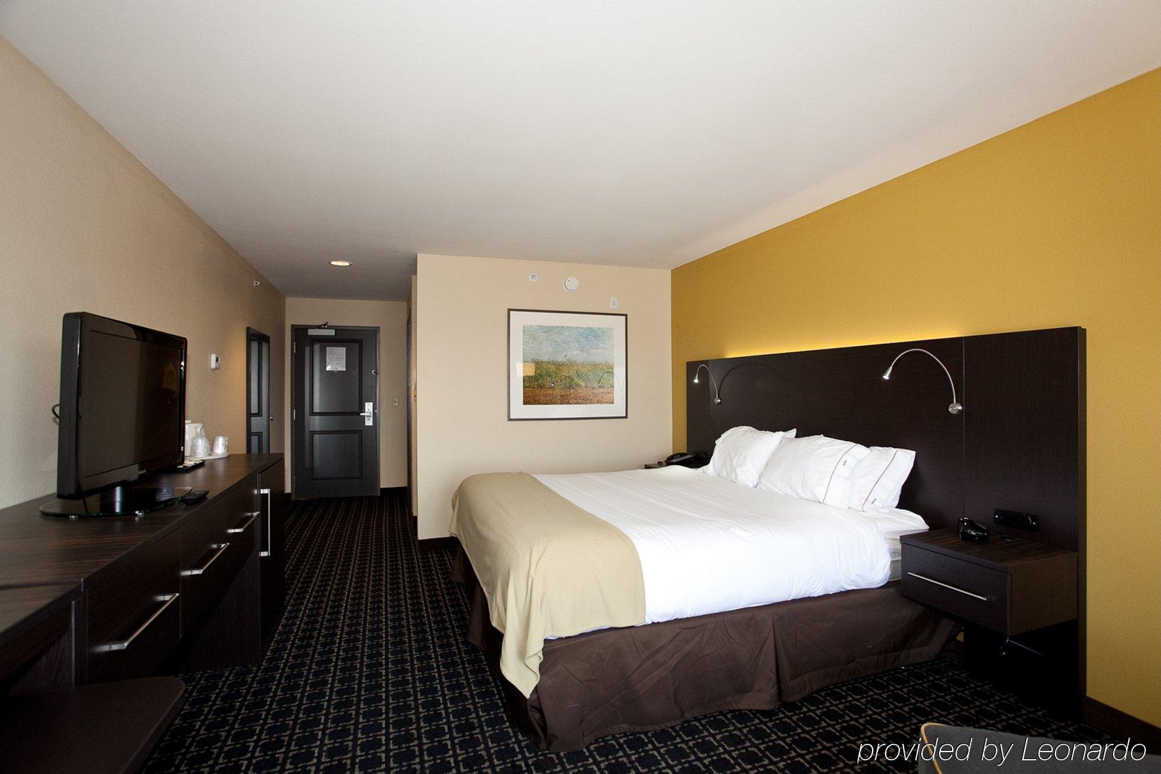 Holiday Inn Express Newton By Ihg Room photo